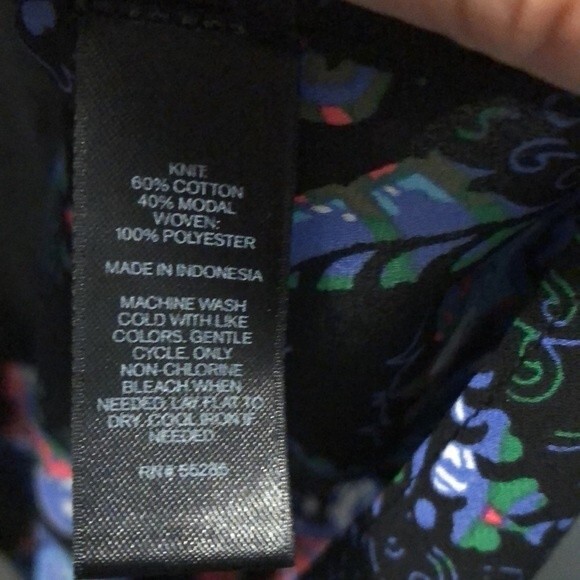 Express blouse size large black with floral paisley bottom - Picture 6 of 6